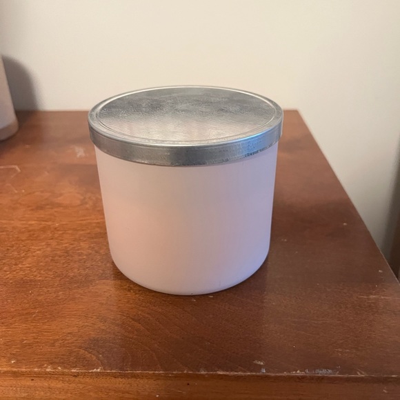 Bath and Body Works Pink Petal Tea Cake Candle - Picture 1 of 3